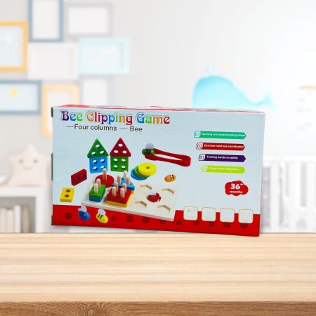 إمساك النحل والأعمدة الأربعة تطابق الخشب