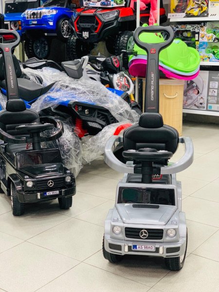 سيارة دفع أيد مرسيدس مميزة